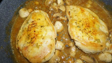 Κοτόπουλο με ελαφριά λεμονάτη σάλτσα