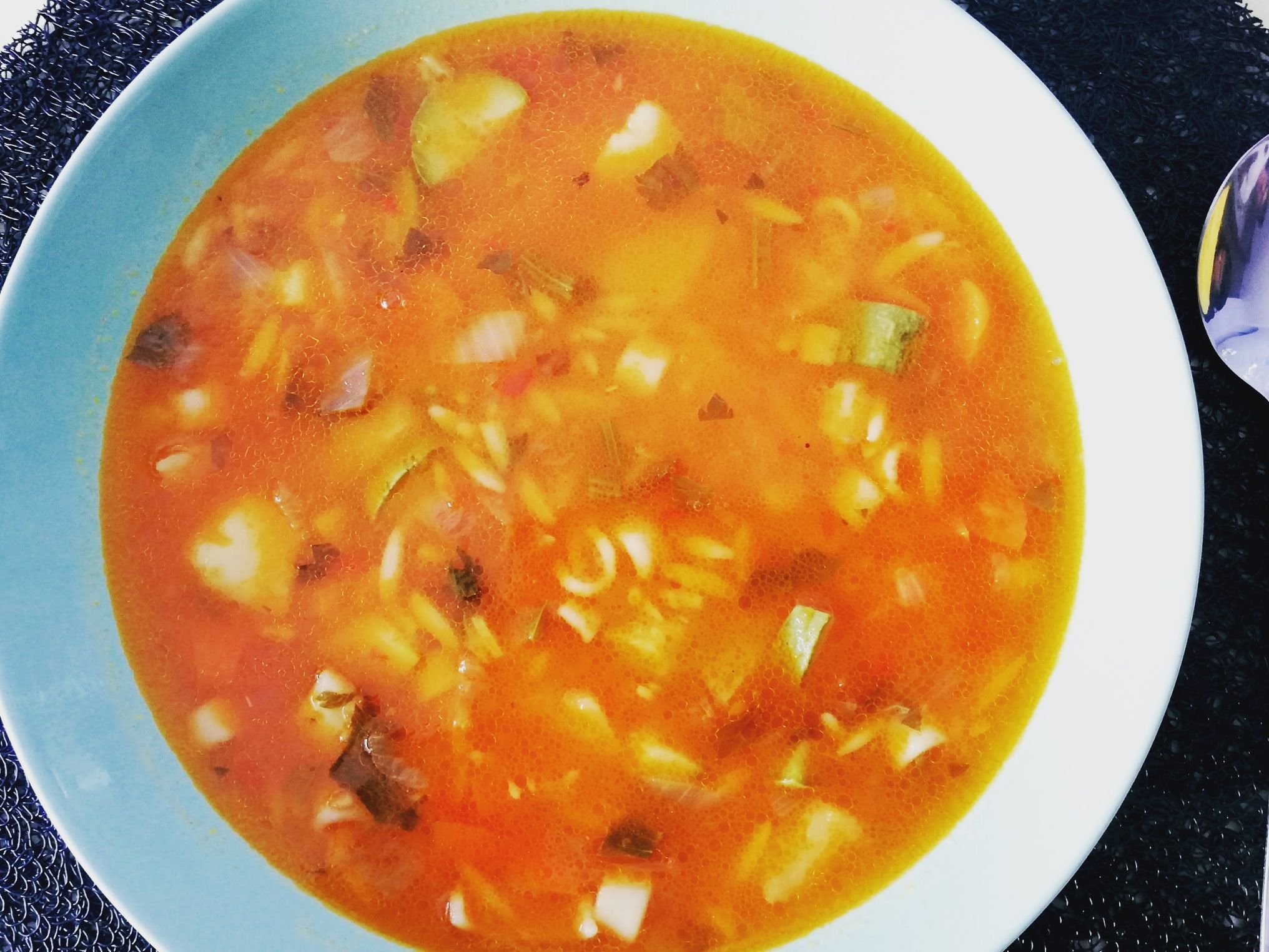 Ψευτόσουπα, Σούπα λαχανικών με ζυμαρικό, η Ελληνική Μινεστρόνε