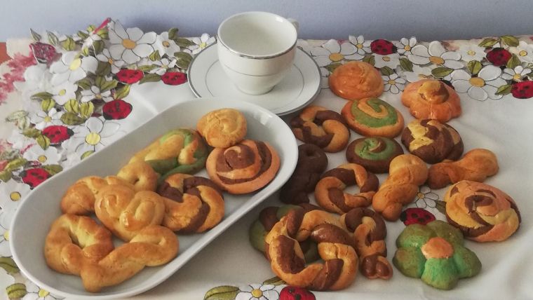 Κουλουράκια κλασικά, δίχρωμα και χρωματιστά