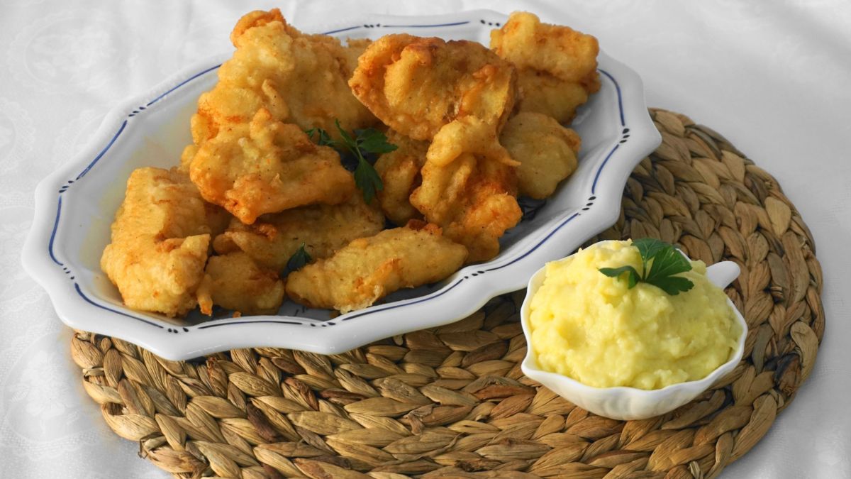 Μπακαλιάρος σκορδαλιά τηγανιτός με κουρκούτι