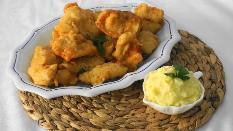 Μπακαλιάρος σκορδαλιά τηγανιτός με κουρκούτι