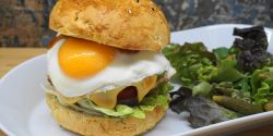 Μπέργκερ με αυγό