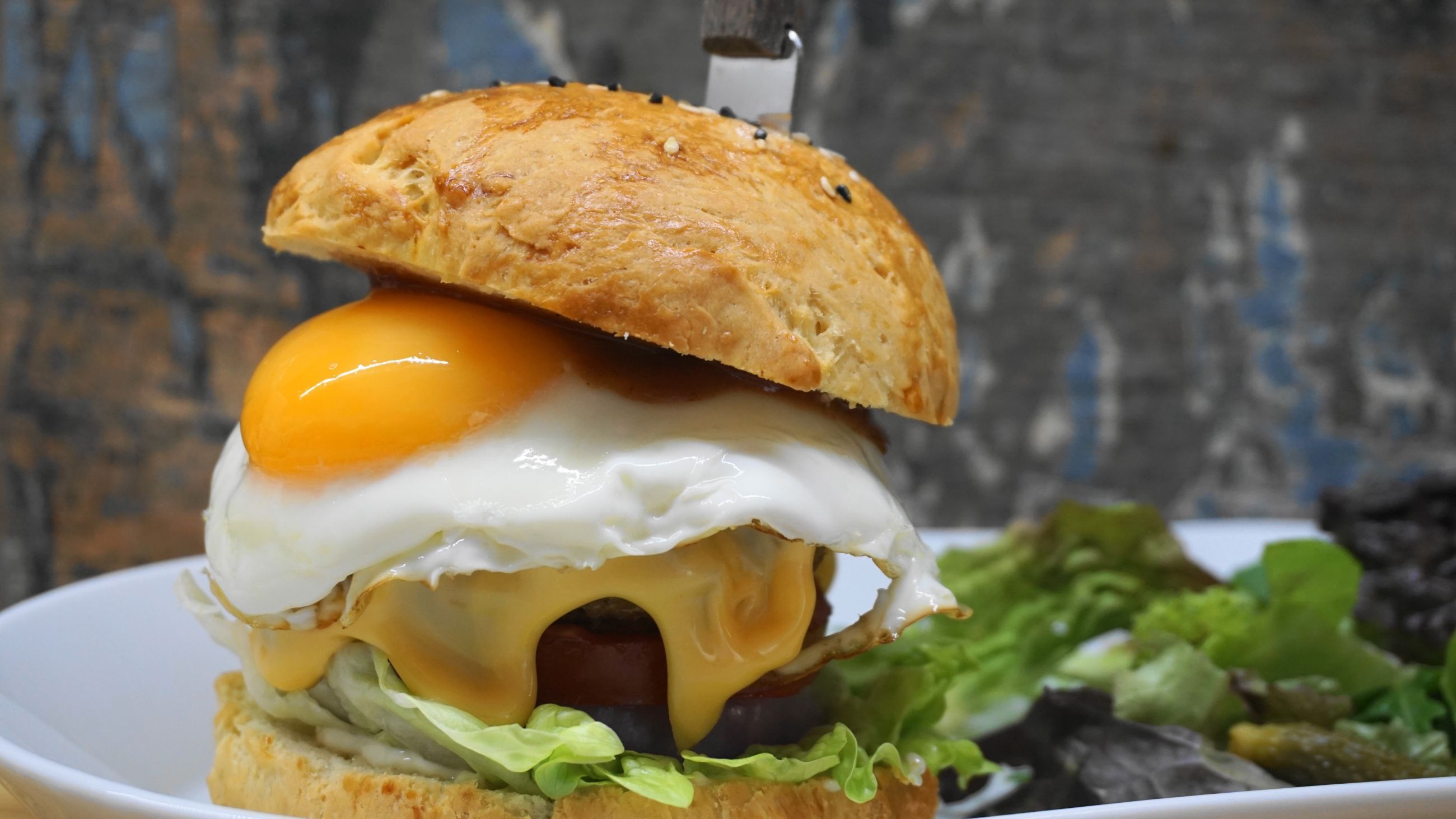 Μπέργκερ με αυγό