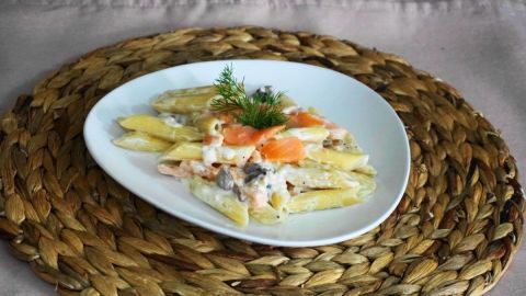 Πέννες με καπνιστό σολομό