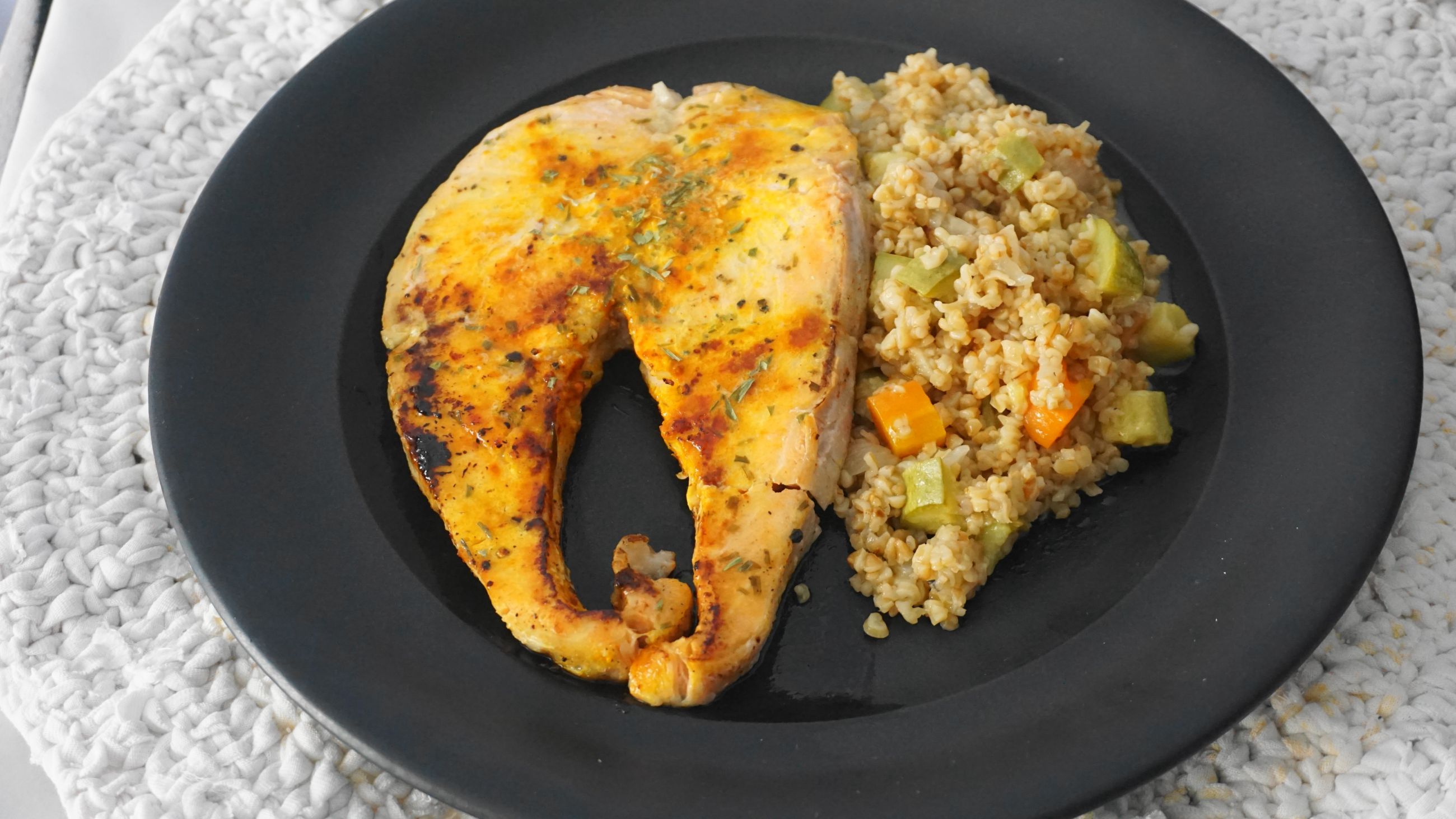 Σολομός με καπνιστή πάπρικα και εστραγκόν