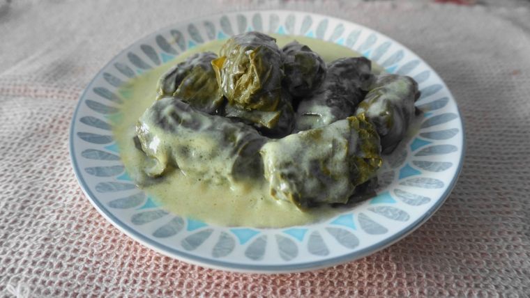 Ντολμαδάκια με κιμά και αυγολέμονο