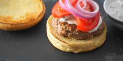 Μπέργκερ αλά ελληνικά