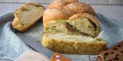 Ψωμί τύπου μπριος γεμιστό με πέστο και σαλάμι