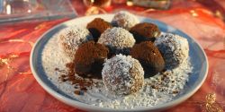 Τρουφάκια από κουραμπιέδες με κακάο και ινδοκάρυδο