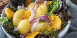 Σαλάτα με πορτοκάλι, πατάτες baby και κρεμμύδι