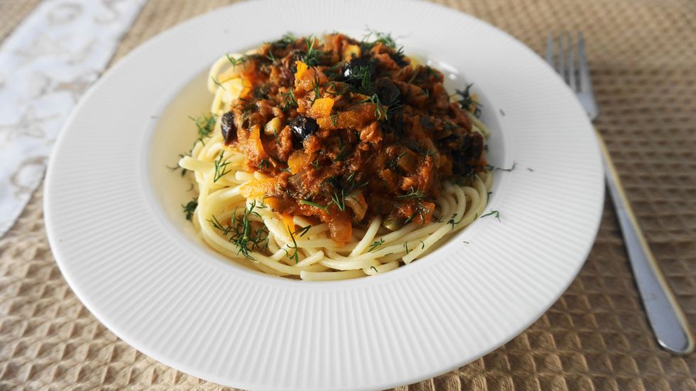 Μακαρονάδα με σάλτσα τόνου