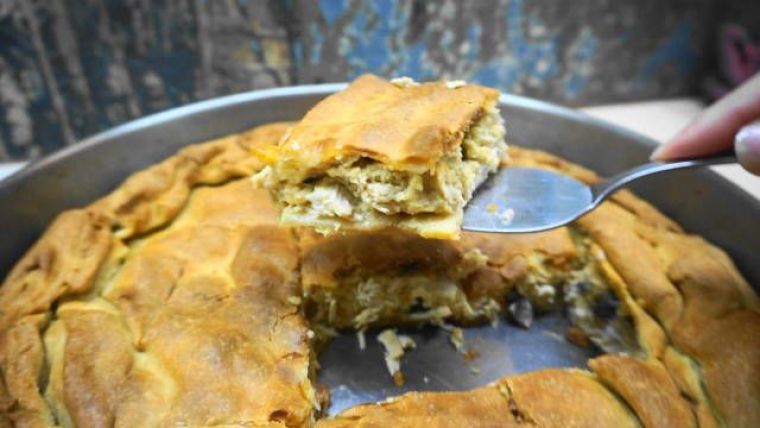 Κοτόπιτα με κίτρινα τυριά και κρέμα γάλακτος