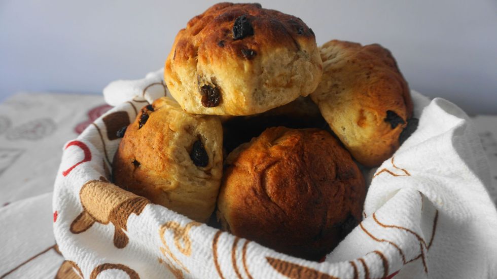 Σταφιδόψωμα νηστίσιμα και αφράτα