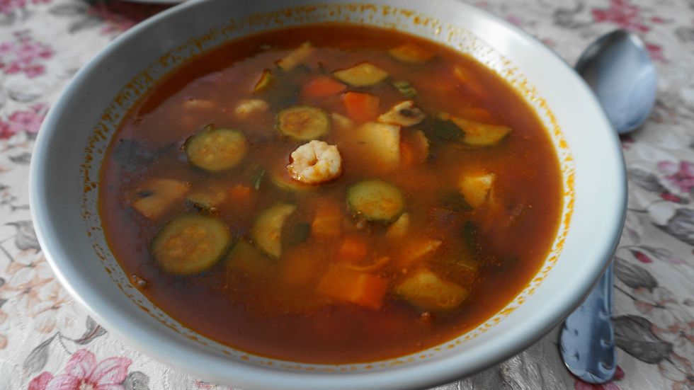 Σούπα λαχανικών με γαρίδες