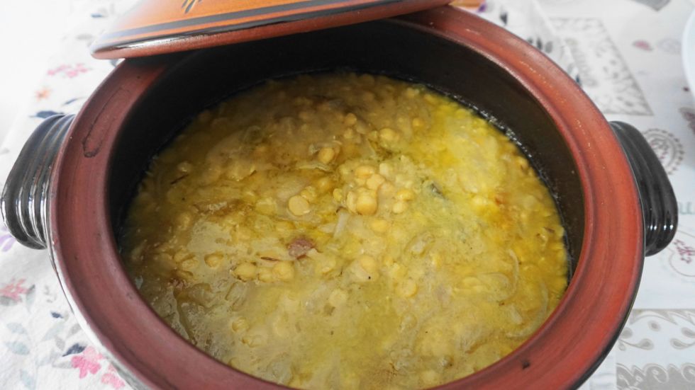 Ρεβιθάδα στο πήλινο - στη γάστρα