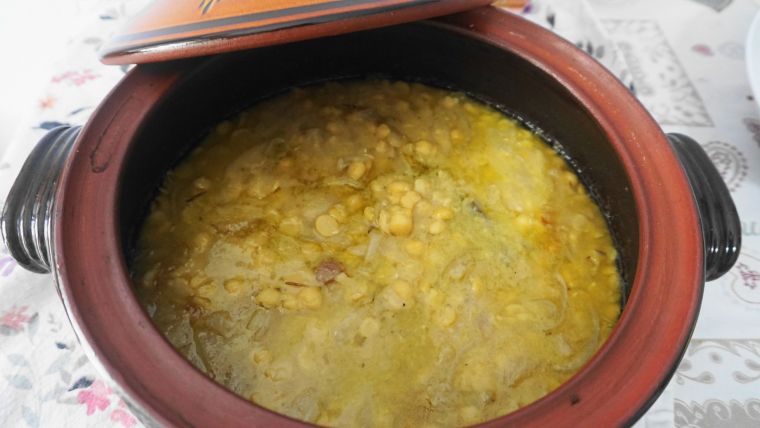 Ρεβιθάδα στο πήλινο - στη γάστρα