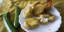 Κολοκυθοανθοί τηγανιτοί γεμιστοί με φέτα