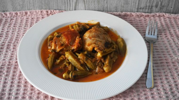 Κοτόπουλο με μπάμιες