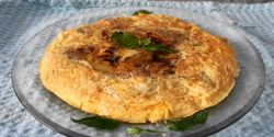 Ομελέτα με τριμμένη πατάτα και σύγκλινο