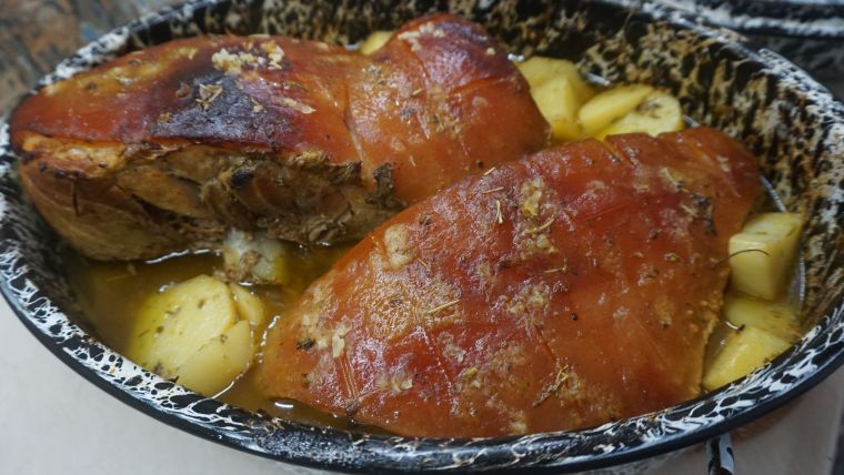 Όλα τα μυστικά για τέλειο Χοιρινό Κρέας με το δέρμα του στη γάστρα