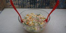 Μακαρονοσαλάτα με λαχανικά και κοτόπουλο, ελαφριά και θρεπτική