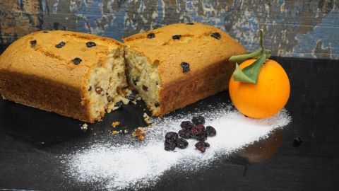 Κέικ νηστίσιμο με σταφίδες και cranberries