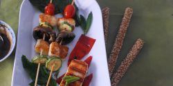 Σουβλάκι μαστέλο με ψητά λαχανικά