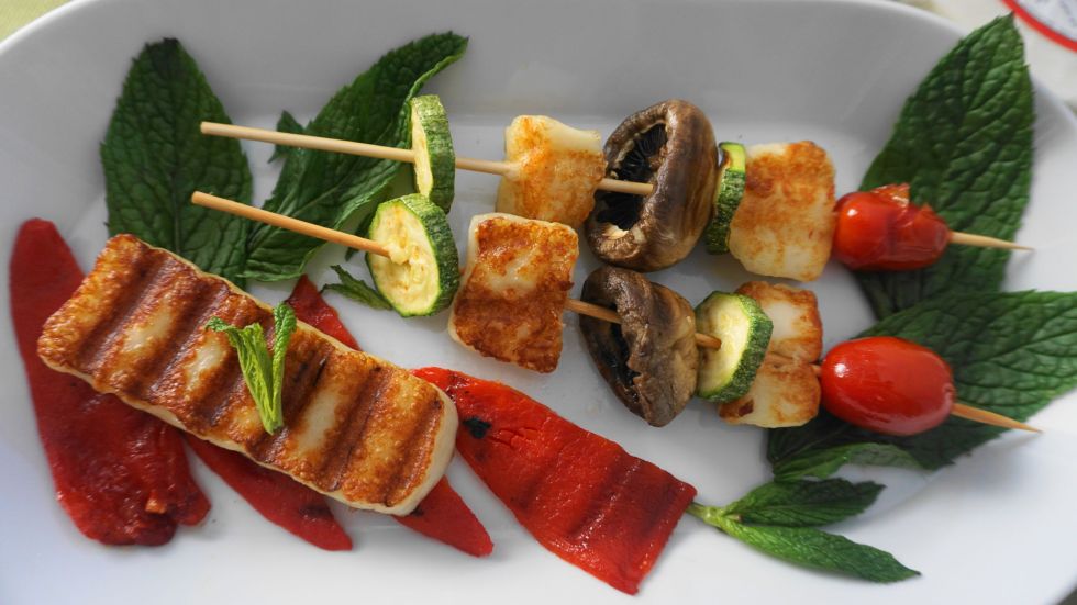 Σουβλάκι μαστέλο με ψητά λαχανικά