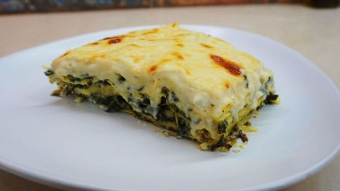 Λαζάνια φούρνου με σπανάκι και μπεσαμέλ