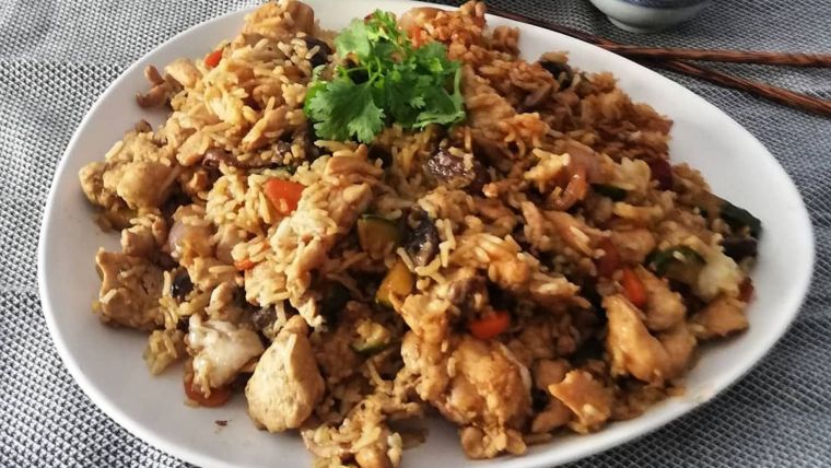 Ρύζι τηγανιτό με κοτόπουλο
