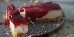 Cheesecake - τσιζκέικ γιαούρτι με βύσσινο