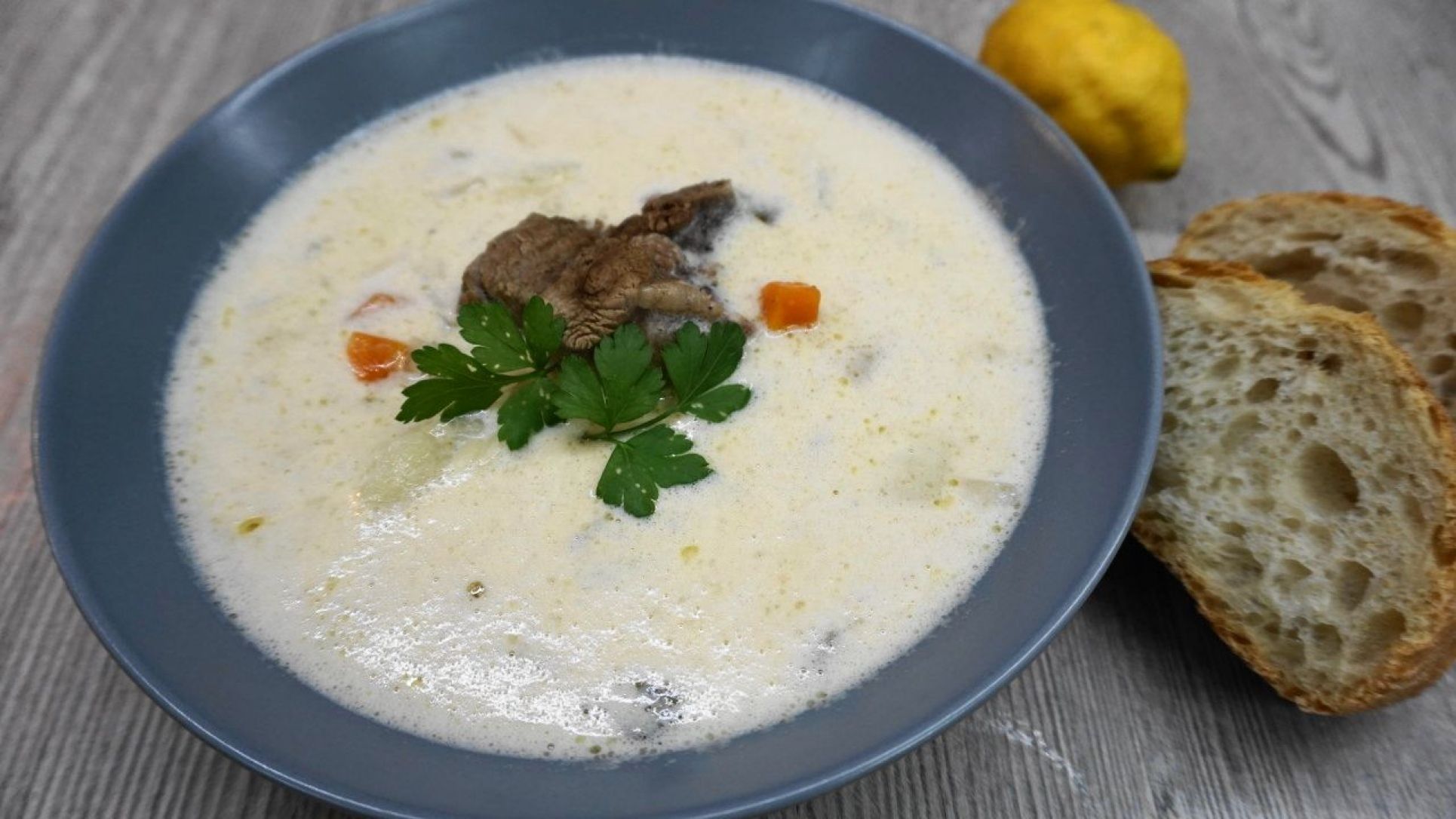 Κρεατόσουπα αυγολέμονο