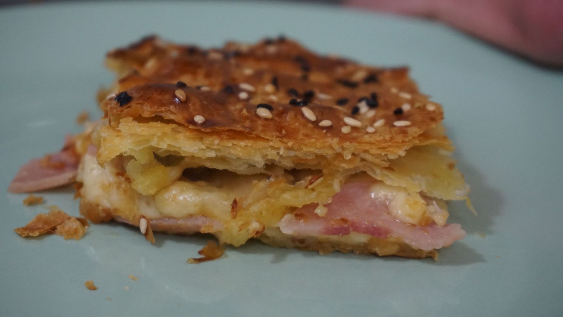 Ζαμπονοτυρόπιτα με σφολιάτα