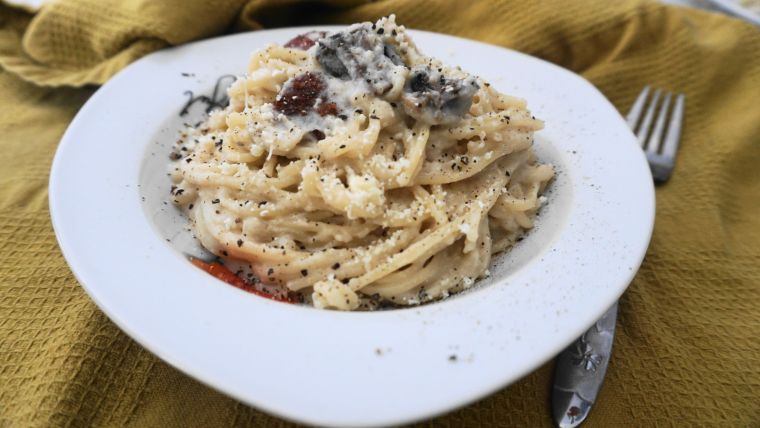 Μακαρονάδα με ελαφριά κρέμα από κουνουπίδι