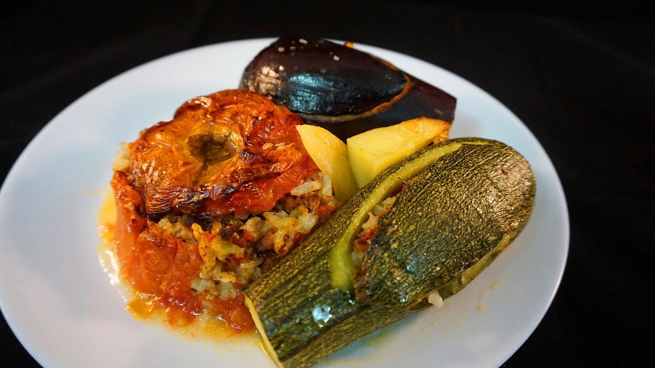 Γεμιστά με ρύζι και κιμά